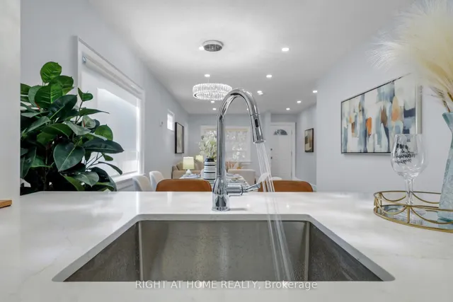 Additional image 12 of 977 Broadview Ave