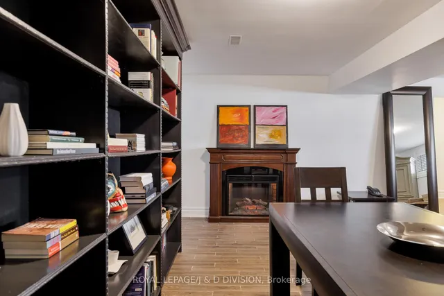 Additional image 31 of 27 Paramount Crt