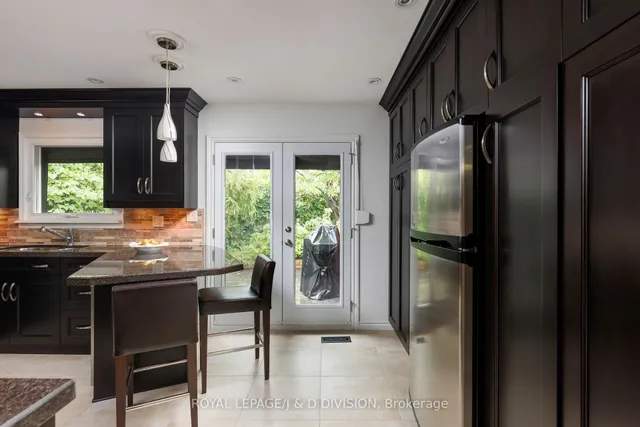 Additional image 13 of 27 Paramount Crt