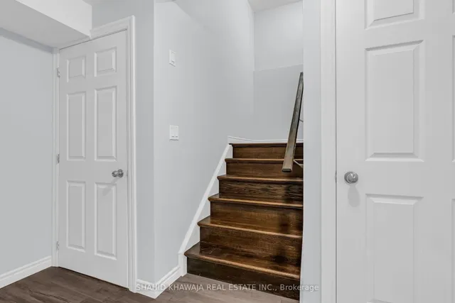 Additional image 27 of 38 Woodbine Ave