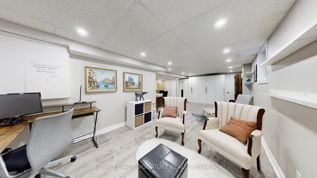 Additional image 16 of 26 Holmbush Cres