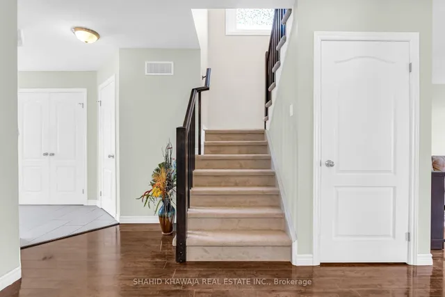 Additional image 14 of 38 Woodbine Ave