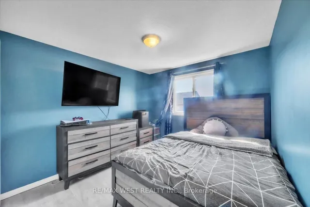 Additional image 12 of 55 Dahlia St