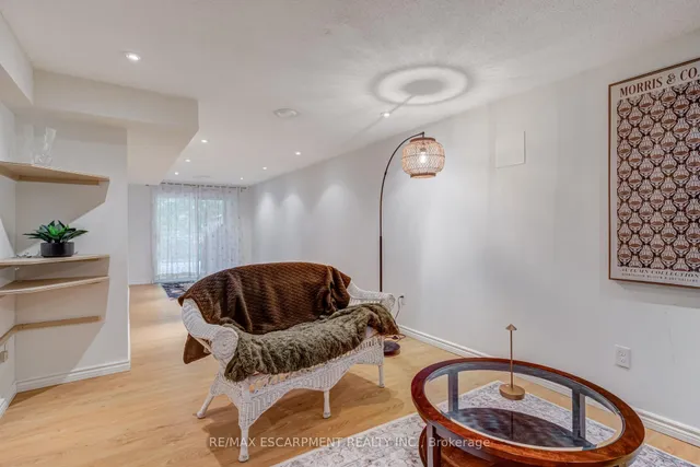 Additional image 34 of 1560 Kerns Rd Unit 5