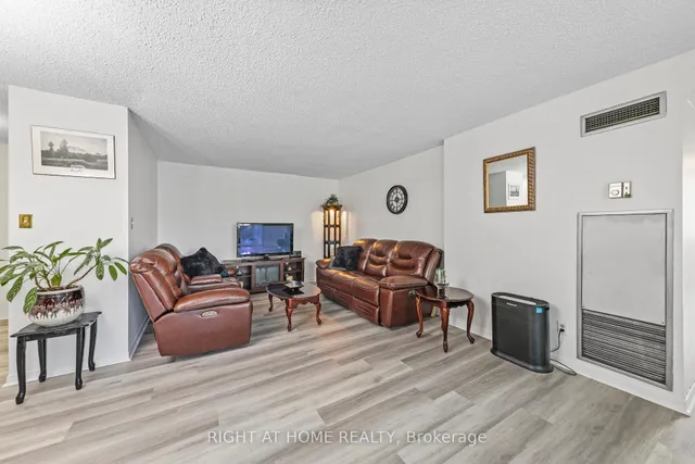 Additional image 10 of 1665 Victoria Park Ave Unit 206