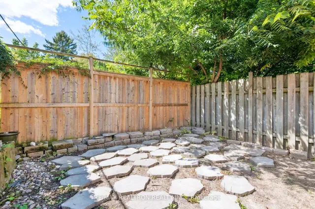 Additional image 47 of 10 Coxwell Ave