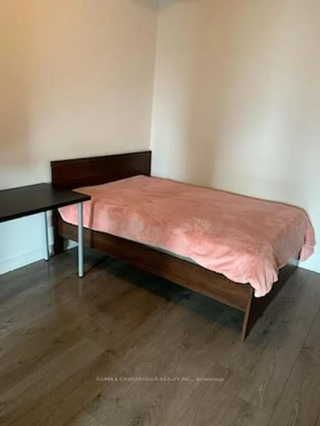 Additional image 7 of 297 College St Unit 518