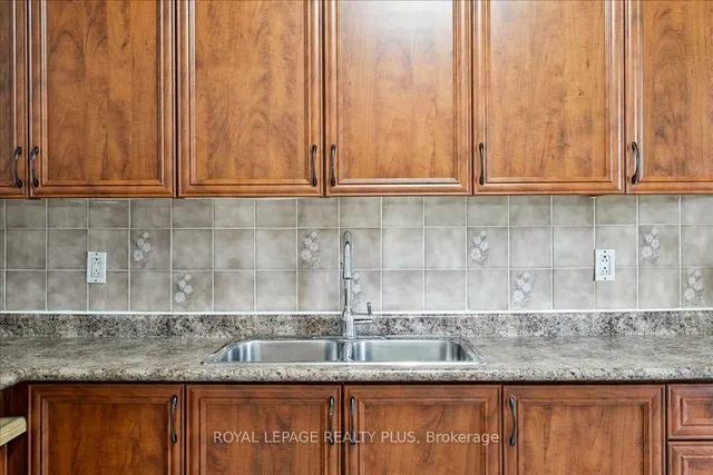 Additional image 14 of 1660 Bloor St Unit 102