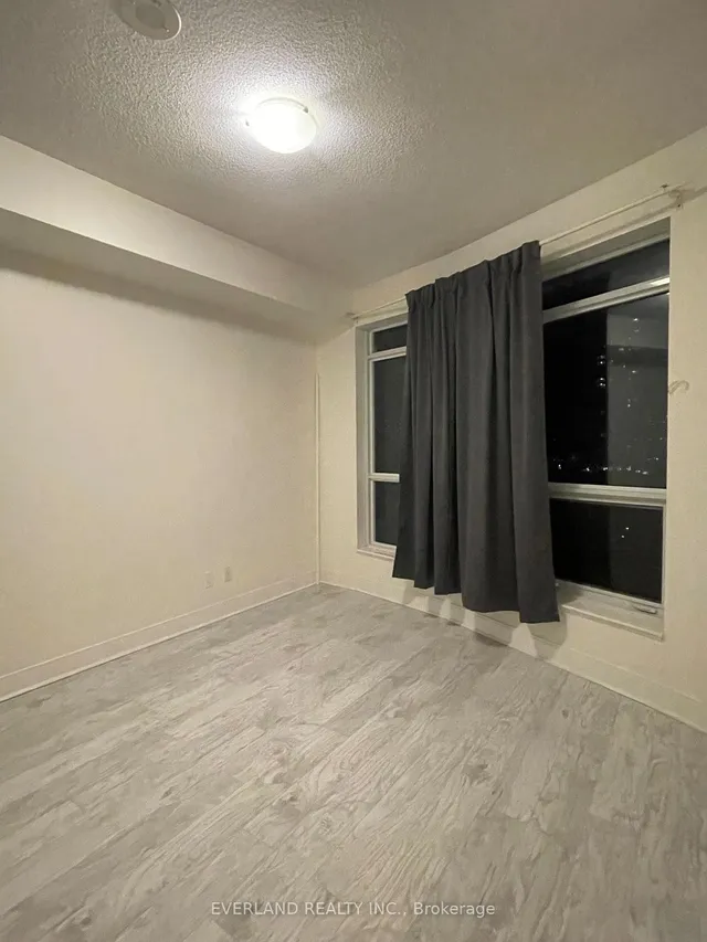 Additional image 9 of 125 Village Green Sq Unit 610