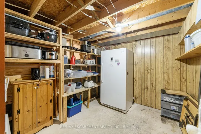 Additional image 30 of 47 Leaway Ave