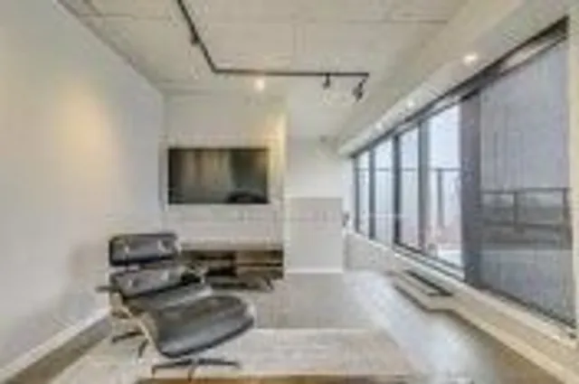 Additional image 5 of 7 Smith Cres Unit Ph 810