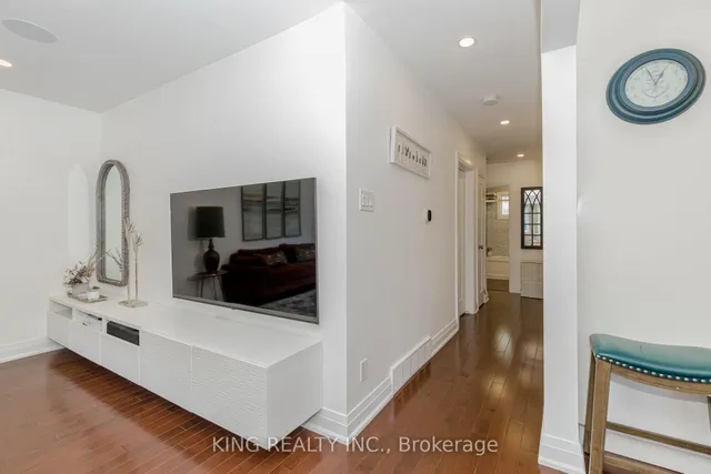 Additional image 11 of 28 AINSLIE Ave