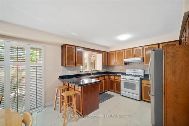 Additional image 8 of 836 Greycedar Cres