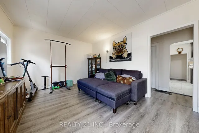 Additional image 6 of 125 S Woodrow Blvd