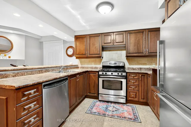 Additional image 34 of 18 Konstantine Crt