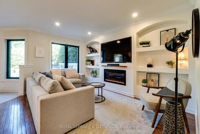 Additional image 11 of 2448 Capilano Cres