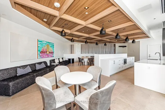 Additional image 32 of 600 North Service Rd Unit 606