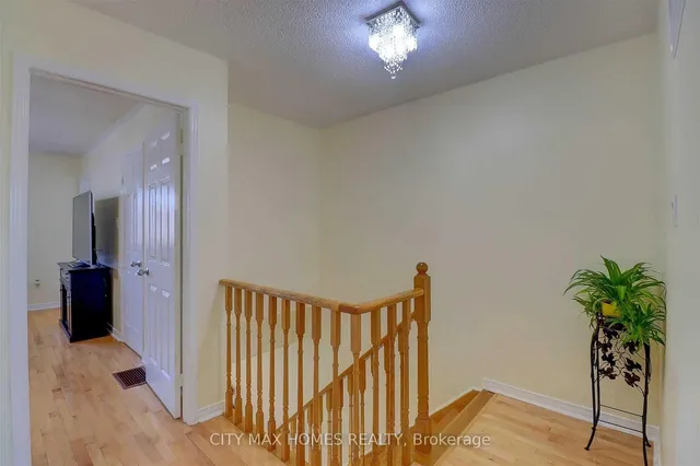 Additional image 18 of 4 Cranberry Cres