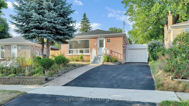 Additional image 3 of 8 Hollyhedge Dr