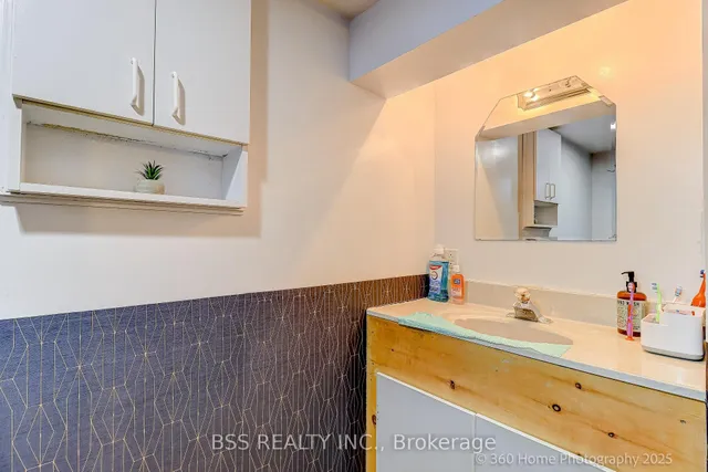 Additional image 18 of 96 Laurel Ave