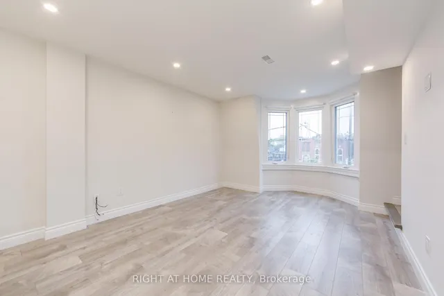 Additional image 11 of 701 Dupont St