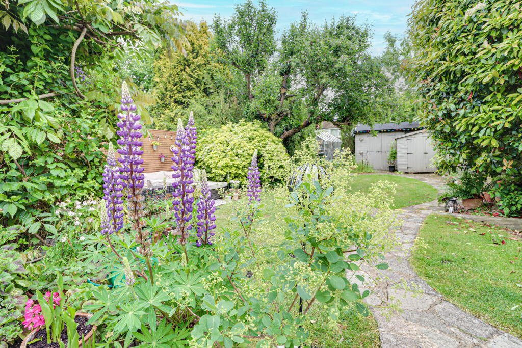 Additional image 26 of Springfield Crescent, Harpenden, Hertfordshire, AL5