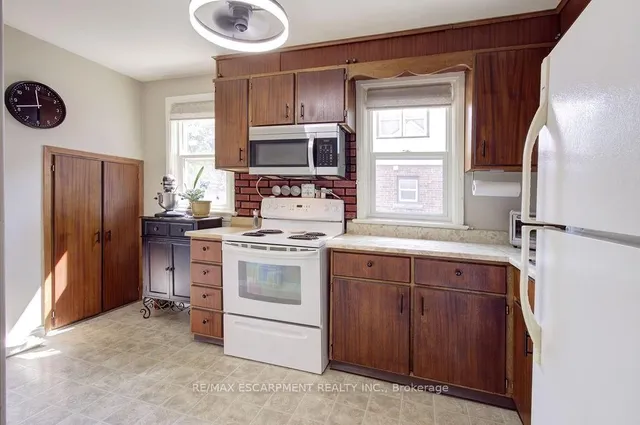 Additional image 17 of 402 Crockett St