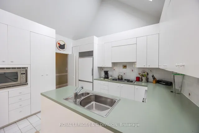 Additional image 46 of 4 Highbourne Rd