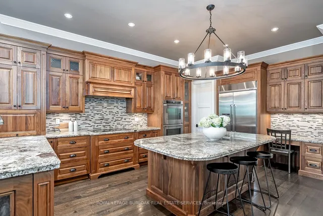 Additional image 12 of 253 Rossmore Blvd