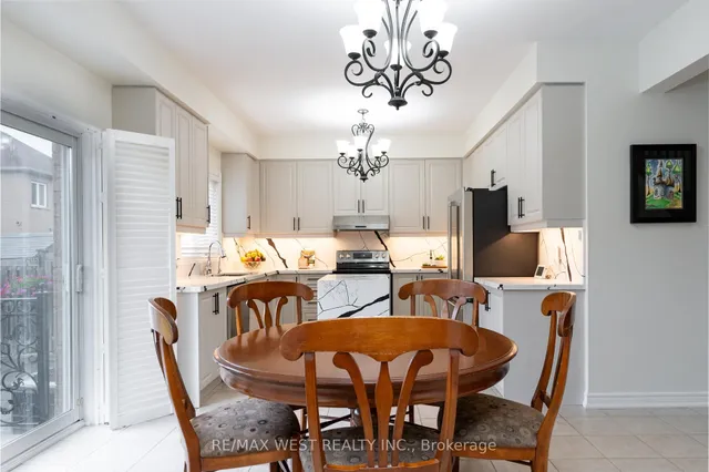 Additional image 17 of 8 Yellow Avens Blvd