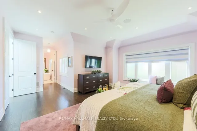 Additional image 19 of 44 Scarboro Cres