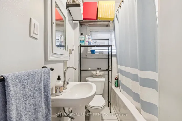 Additional image 10 of 1982 Lawrence Ave