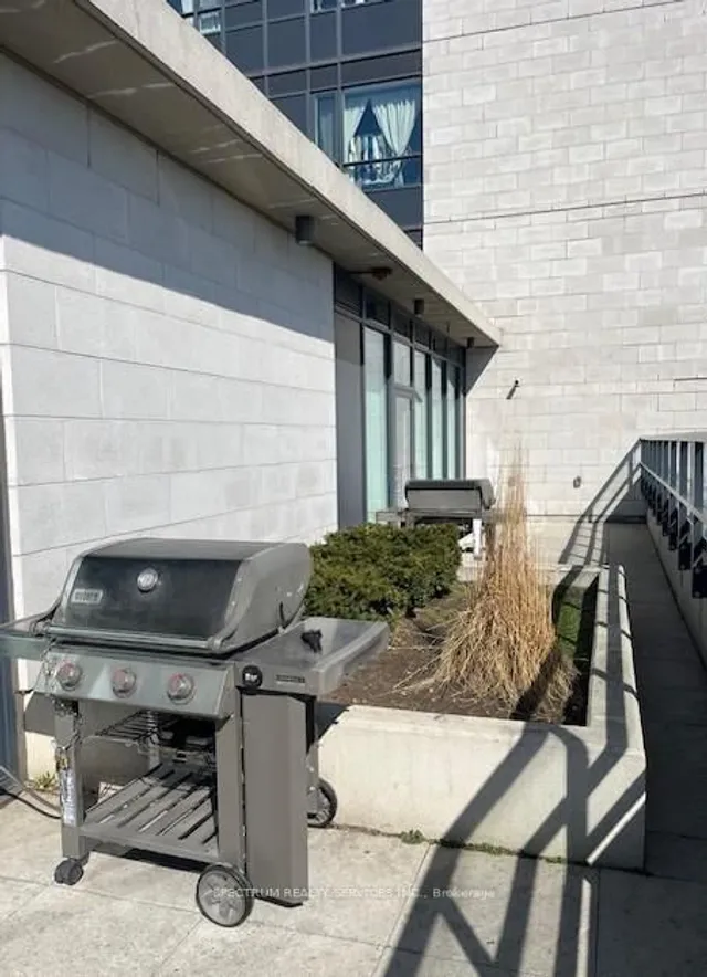 Additional image 5 of 2800 KEELE St Unit 409