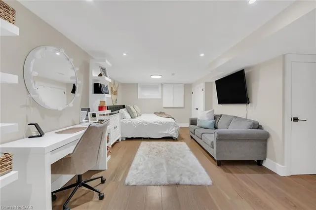 Additional image 35 of 515 Bridgman Ave