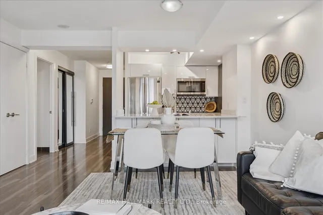 Additional image 38 of 125 Village Green Sq Unit 3006