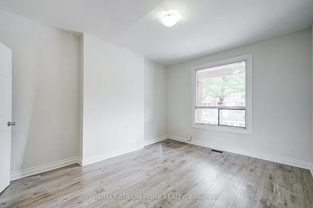 Additional image 4 of 1000 Dundas St