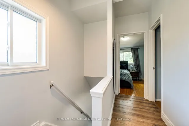 Additional image 18 of 17 RONALDSHAY Ave