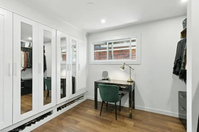 Additional image 18 of 30 Cloke Crt