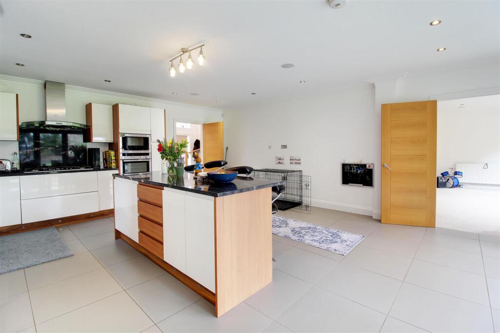 Additional image 14 of Brookmans Avenue, Brookmans Park