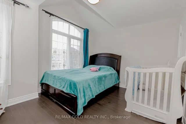 Additional image 33 of 34 Folgate Cres