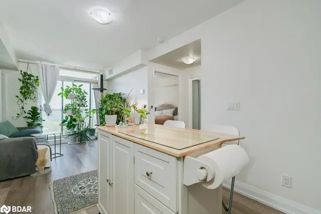 Additional image 10 of 3520 Danforth Ave Unit 609