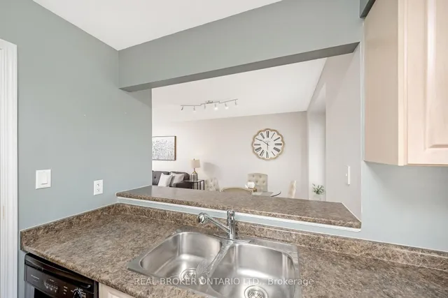 Additional image 16 of 879 Willingdon Cres