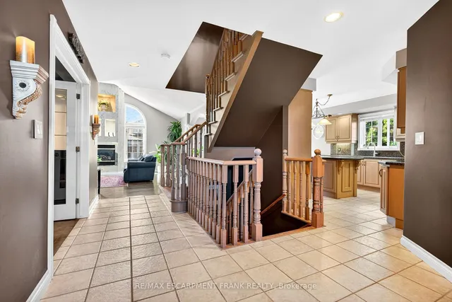 Additional image 9 of 18 Konstantine Crt