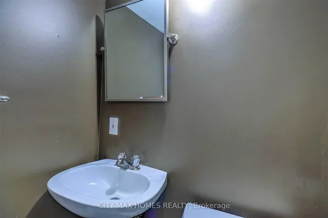 Additional image 22 of 4 Cranberry Cres