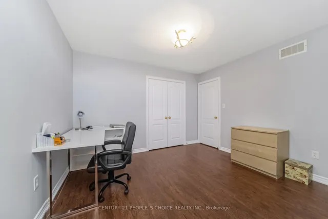 Additional image 40 of 28 Coin St