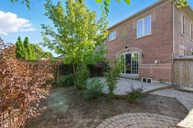 Additional image 30 of 1233 Lamont Cres