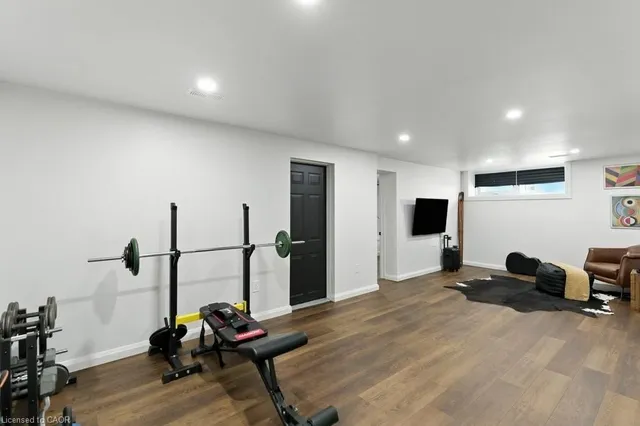 Additional image 32 of 30 Cloke Crt