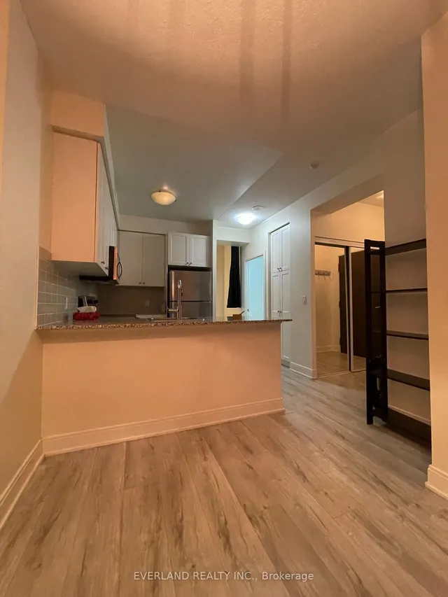 Additional image 4 of 125 Village Green Sq Unit 610