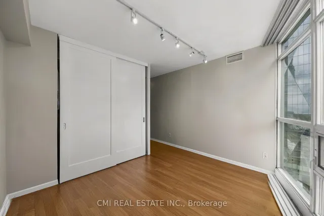 Additional image 15 of 18 Yonge St Unit 2603