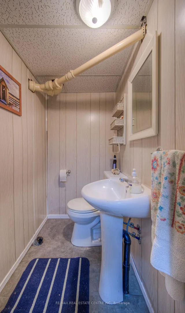 Additional image 33 of 14 Barons Ave